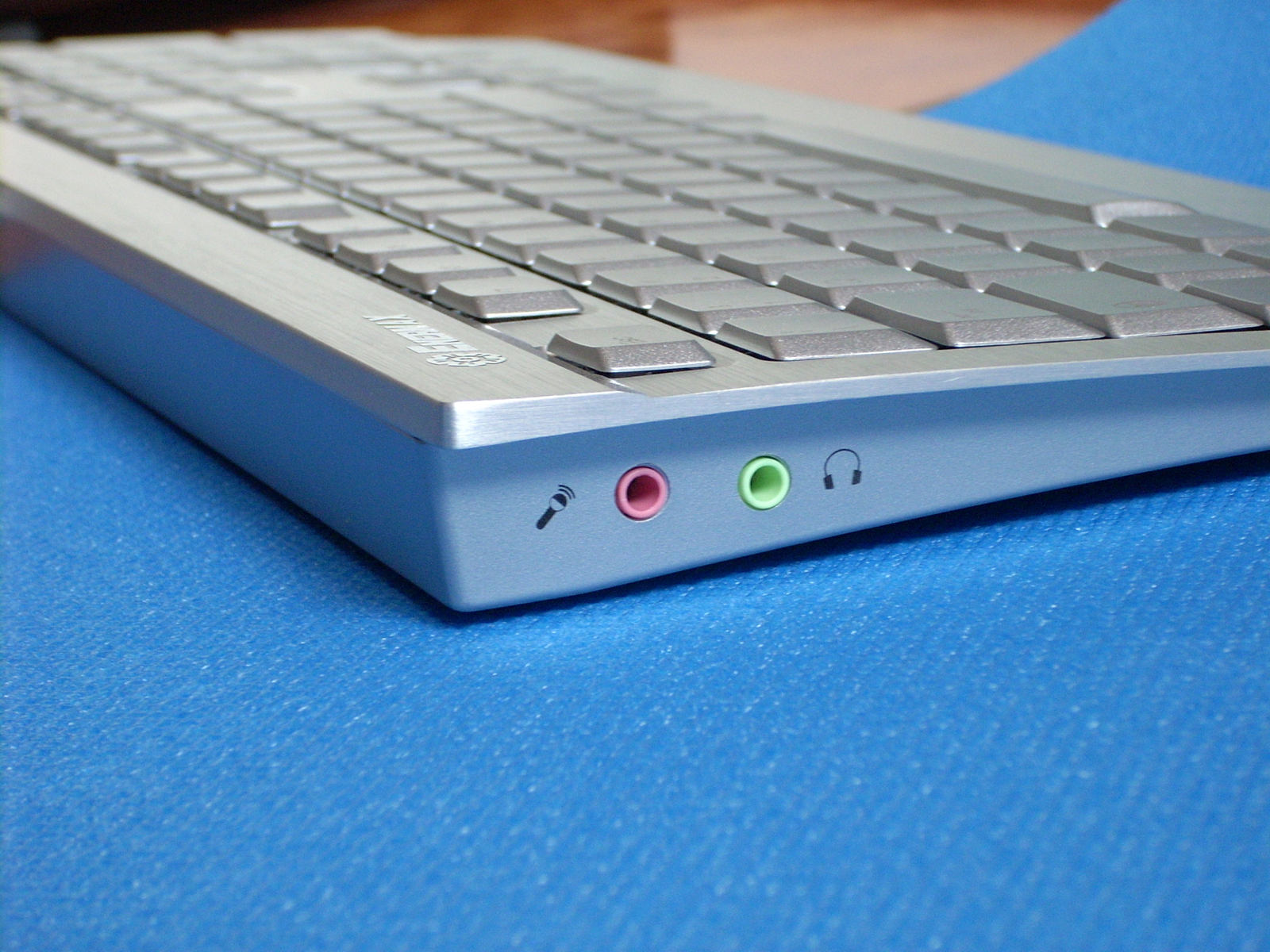 Risorsa grafica - foto, screenshot o immagine in genere - relativa ai contenuti pubblicati da hwsetup.it | Nome immagine: enermax_aurora_audio.jpg