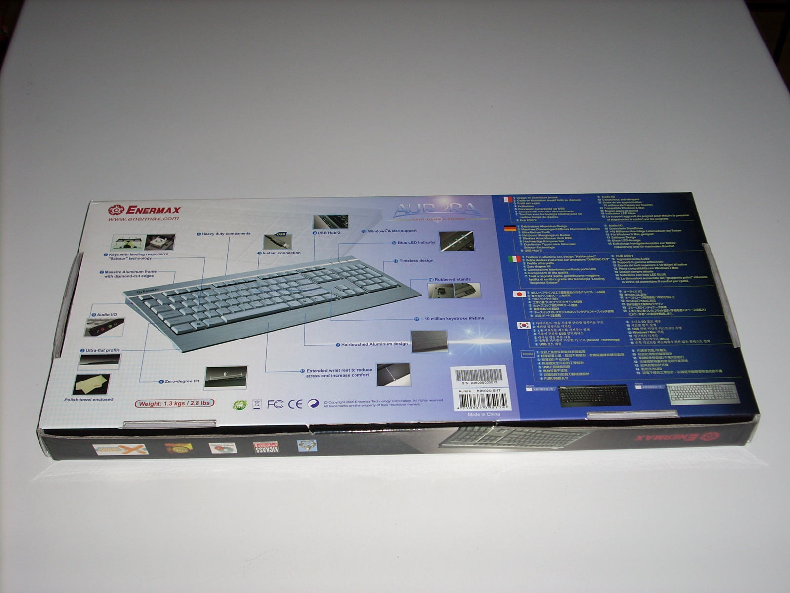 Risorsa grafica - foto, screenshot o immagine in genere - relativa ai contenuti pubblicati da hwsetup.it | Nome immagine: enermax_aurora_confezione_2.jpg