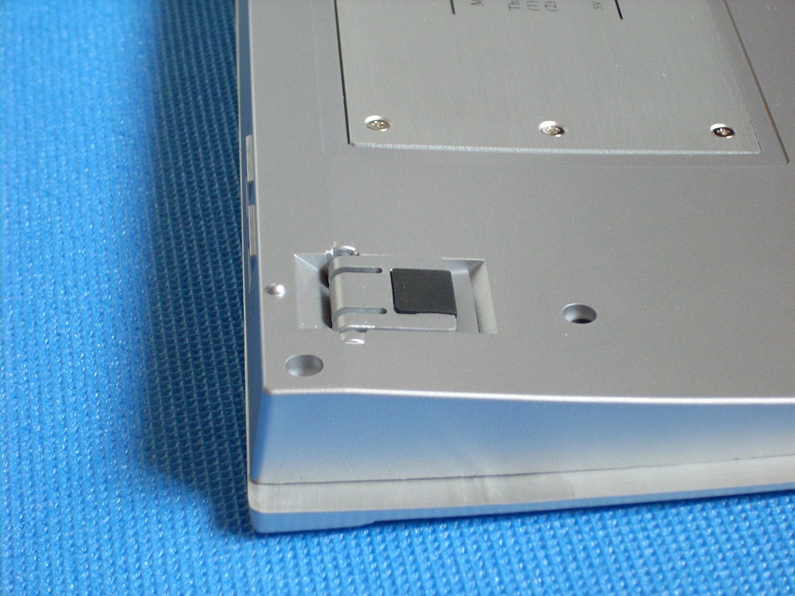 Risorsa grafica - foto, screenshot o immagine in genere - relativa ai contenuti pubblicati da hwsetup.it | Nome immagine: enermax_aurora_piedino_chiuso.jpg