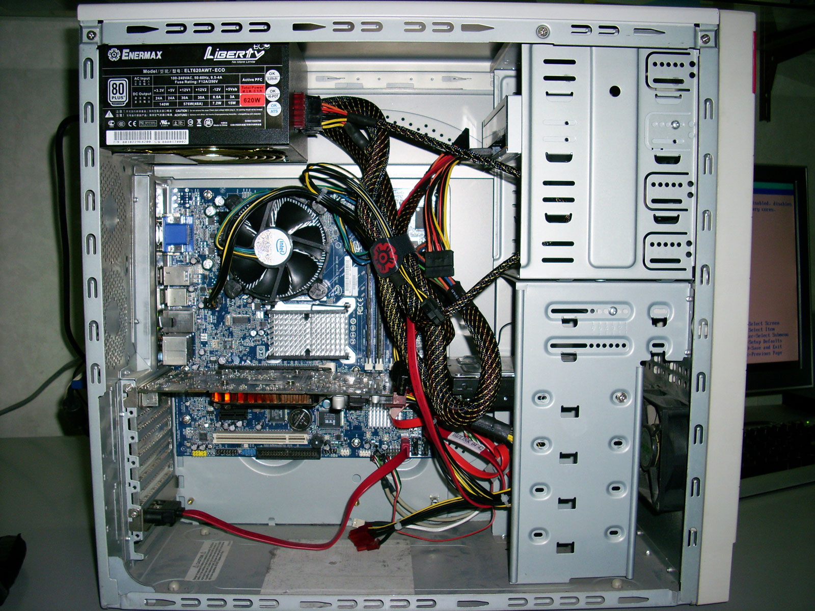 Risorsa grafica - foto, screenshot o immagine in genere - relativa ai contenuti pubblicati da hwsetup.it | Nome immagine: enermax_liberty_eco_elt620awt_12.jpg