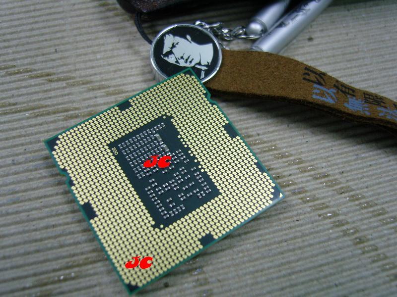 Immagine pubblicata in relazione al seguente contenuto: Intel, le prime foto del processore Nehalem-based Clarkdale | Nome immagine: news10135_1.jpg