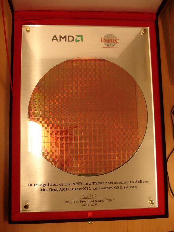 Media asset in full size related to 3dfxzone.it news item entitled as follows: AMD mostra Evergreen, la prima gpu che supporta DirectX 11 | Image Name: news10580_2.jpg