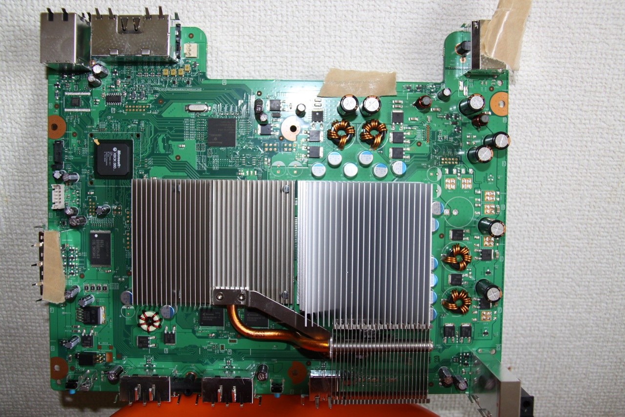 Immagine pubblicata in relazione al seguente contenuto: Xbox 360, foto di una motherboard Jasper con 512MB di storage | Nome immagine: news10725_11.jpg