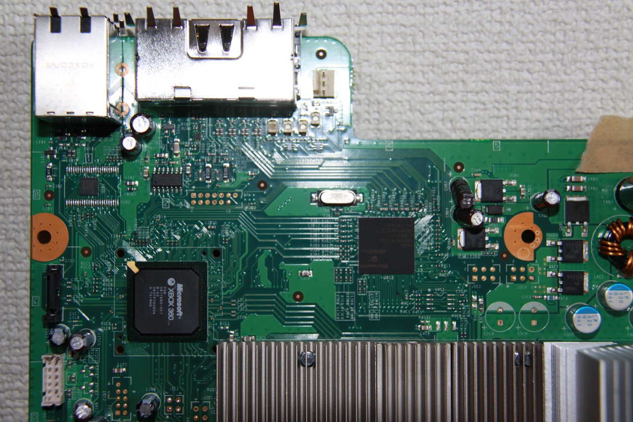 Immagine pubblicata in relazione al seguente contenuto: Xbox 360, foto di una motherboard Jasper con 512MB di storage | Nome immagine: news10725_2.jpg