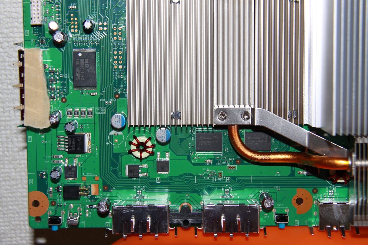 Immagine pubblicata in relazione al seguente contenuto: Xbox 360, foto di una motherboard Jasper con 512MB di storage | Nome immagine: news10725_3.jpg