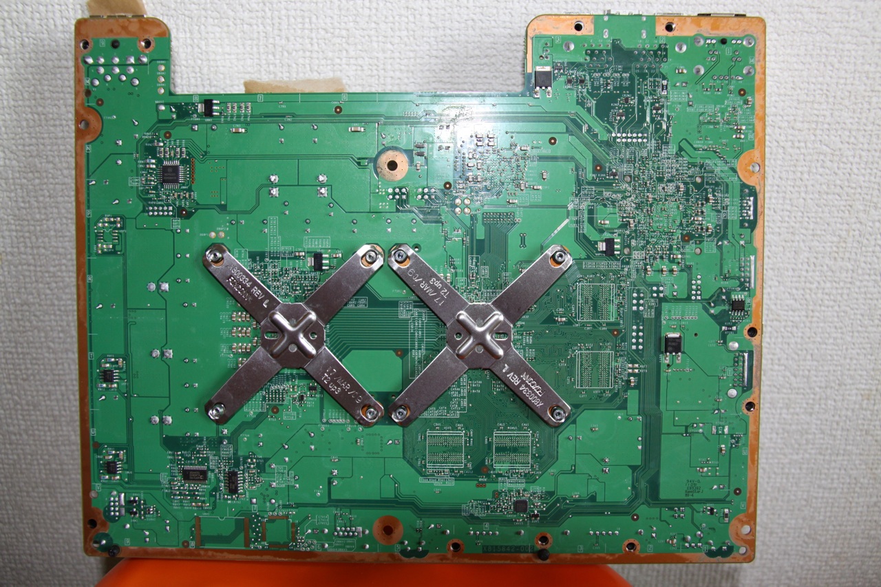 Immagine pubblicata in relazione al seguente contenuto: Xbox 360, foto di una motherboard Jasper con 512MB di storage | Nome immagine: news10725_5.jpg