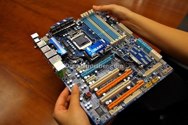 Immagine pubblicata in relazione al seguente contenuto: Foto della motherboard P55-UD6 di Gigabyte per cpu Intel Core i5 | Nome immagine: news10923_1.jpg