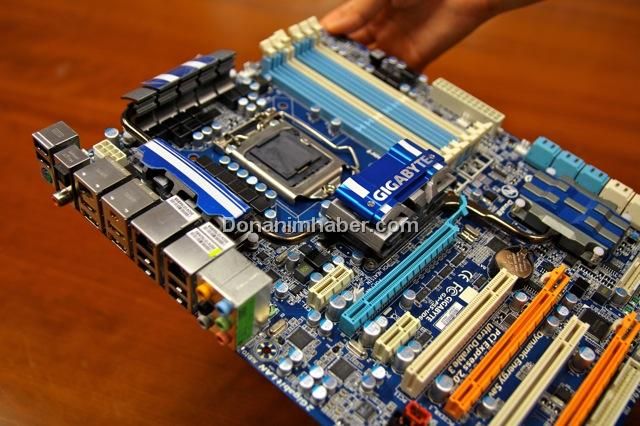 Immagine pubblicata in relazione al seguente contenuto: Foto della motherboard P55-UD6 di Gigabyte per cpu Intel Core i5 | Nome immagine: news10923_2.jpg