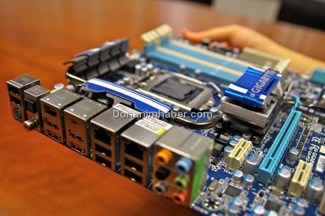 Media asset in full size related to 3dfxzone.it news item entitled as follows: Foto della motherboard P55-UD6 di Gigabyte per cpu Intel Core i5 | Image Name: news10923_3.jpg