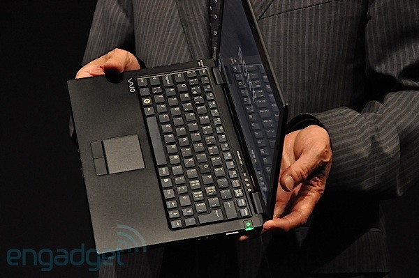Immagine pubblicata in relazione al seguente contenuto: Sony mostra un sample del nuovo notebook ultra-sottile VAIO X | Nome immagine: news11352_3.jpg
