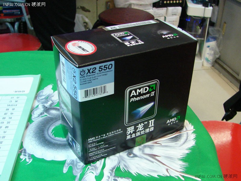 Media asset in full size related to 3dfxzone.it news item entitled as follows: Foto del bundle e specifiche della cpu AMD Phenom II X2 555 | Image Name: news11407_1.jpg