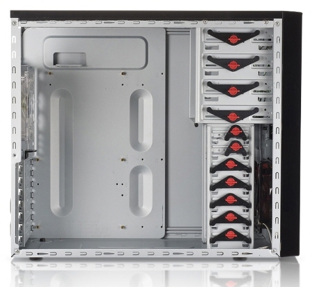 Immagine pubblicata in relazione al seguente contenuto: Enermax lancia il case middle tower Staray per ATX e Micro ATX | Nome immagine: news11443_2.jpg