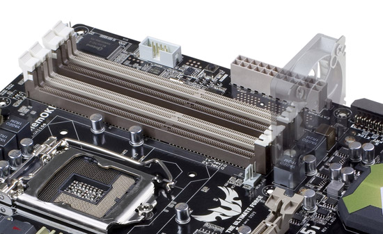 Immagine pubblicata in relazione al seguente contenuto: ASUS lancia la mobo SABERTOOTH 55i per cpu Intel Lynnfield | Nome immagine: news11577_2.jpg