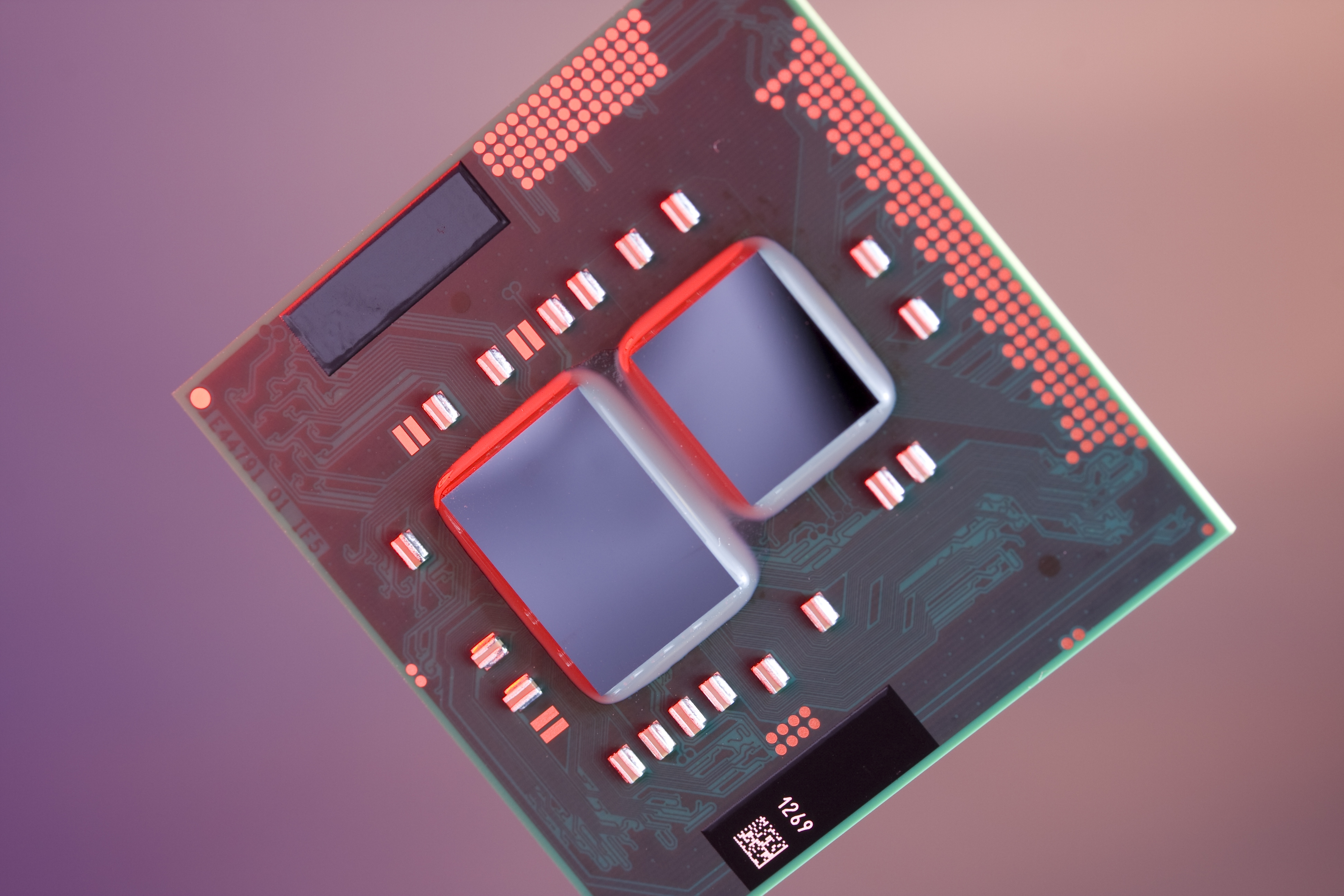 Immagine pubblicata in relazione al seguente contenuto: Intel pubblica le foto delle cpu Core i3 Clarkdale e i5 Arrendale | Nome immagine: news12100_1.jpg