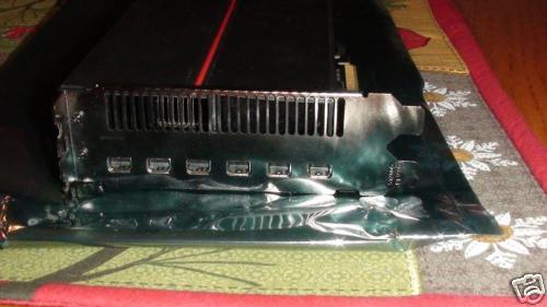 Immagine pubblicata in relazione al seguente contenuto: Foto della video card ATI Radeon HD 5870 Eyefinity Edition | Nome immagine: news12315_4.jpg