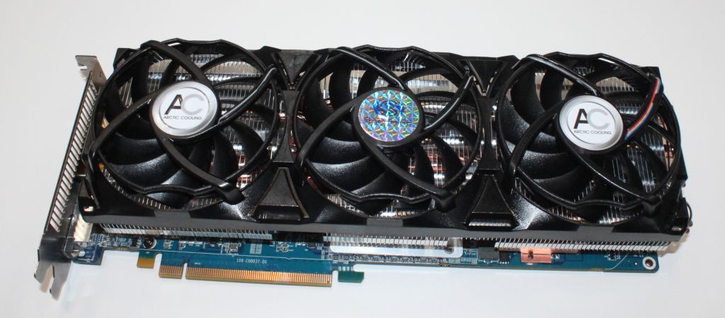 Immagine pubblicata in relazione al seguente contenuto: Dream Video Card: ecco la Sapphire Radeon HD 5970 OC 4 GB | Nome immagine: news12628_1.jpg