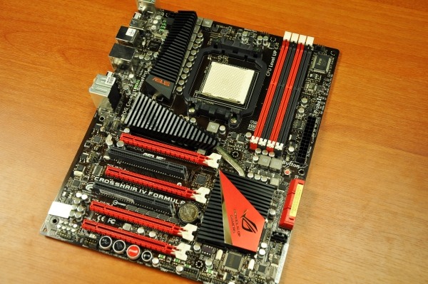 Immagine pubblicata in relazione al seguente contenuto: Foto e specifiche della mobo ASUS R.O.G. Crosshair Formula IV | Nome immagine: news12916_1.jpg