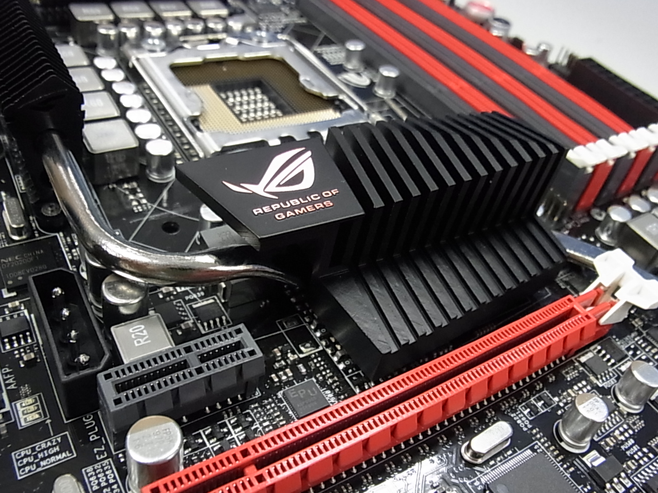 Immagine pubblicata in relazione al seguente contenuto: ASUS ROG Rampage III Formula: prime foto e specifiche | Nome immagine: news13638_1.jpg