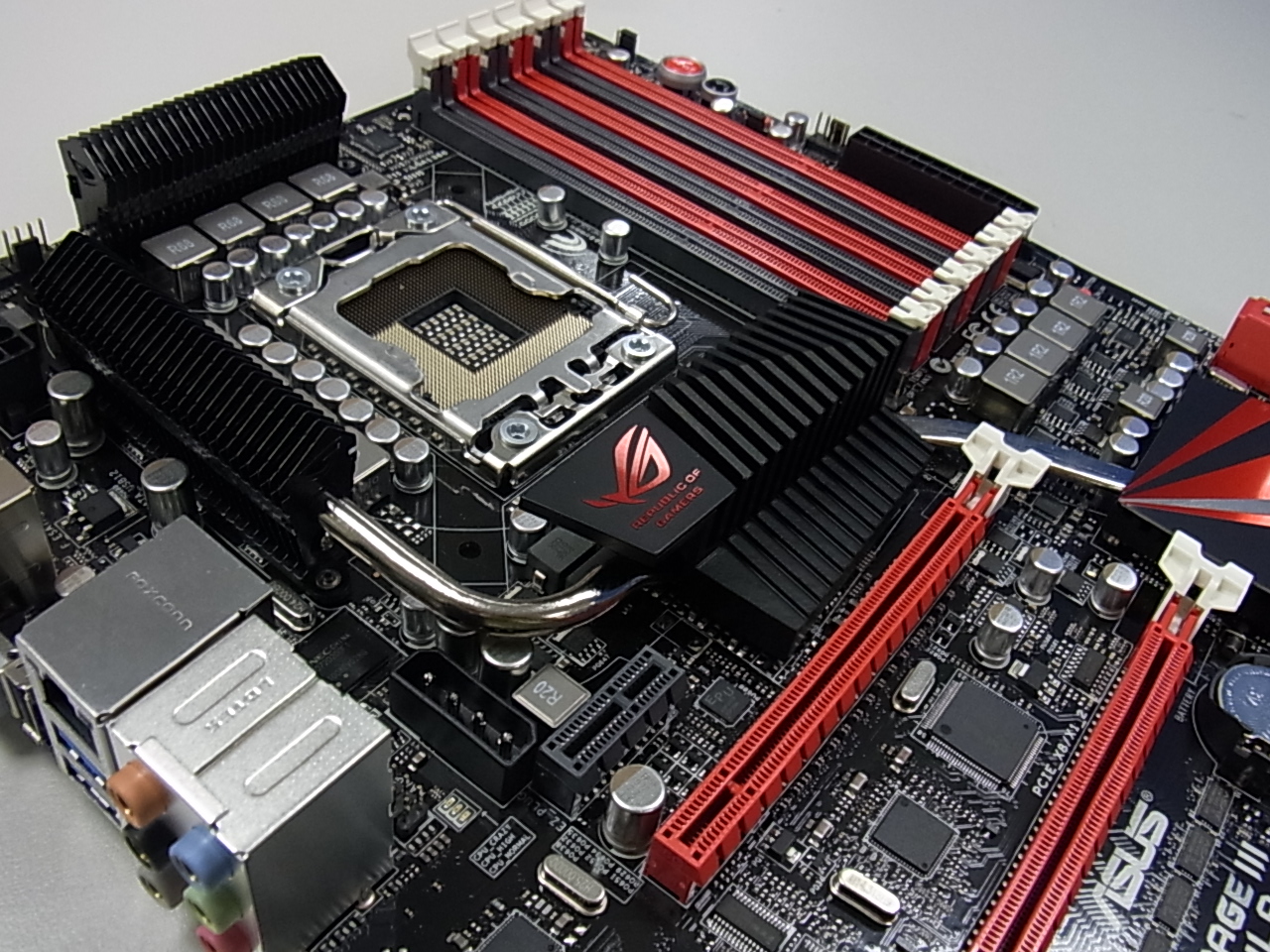 Immagine pubblicata in relazione al seguente contenuto: ASUS ROG Rampage III Formula: prime foto e specifiche | Nome immagine: news13638_4.jpg