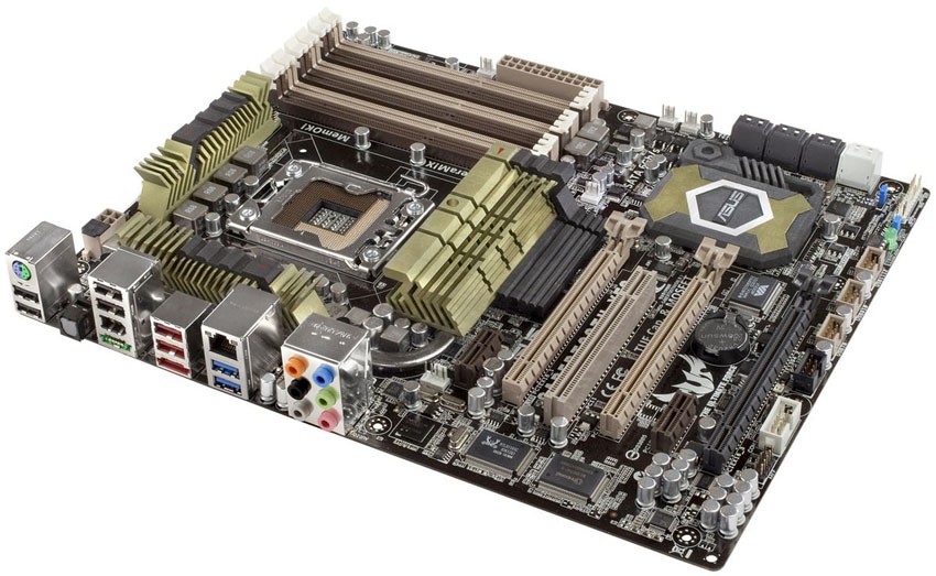 Immagine pubblicata in relazione al seguente contenuto: Asus annuncia la motherboard SaberTooth X58 per cpu LGA-1366 | Nome immagine: news13643_1.jpg