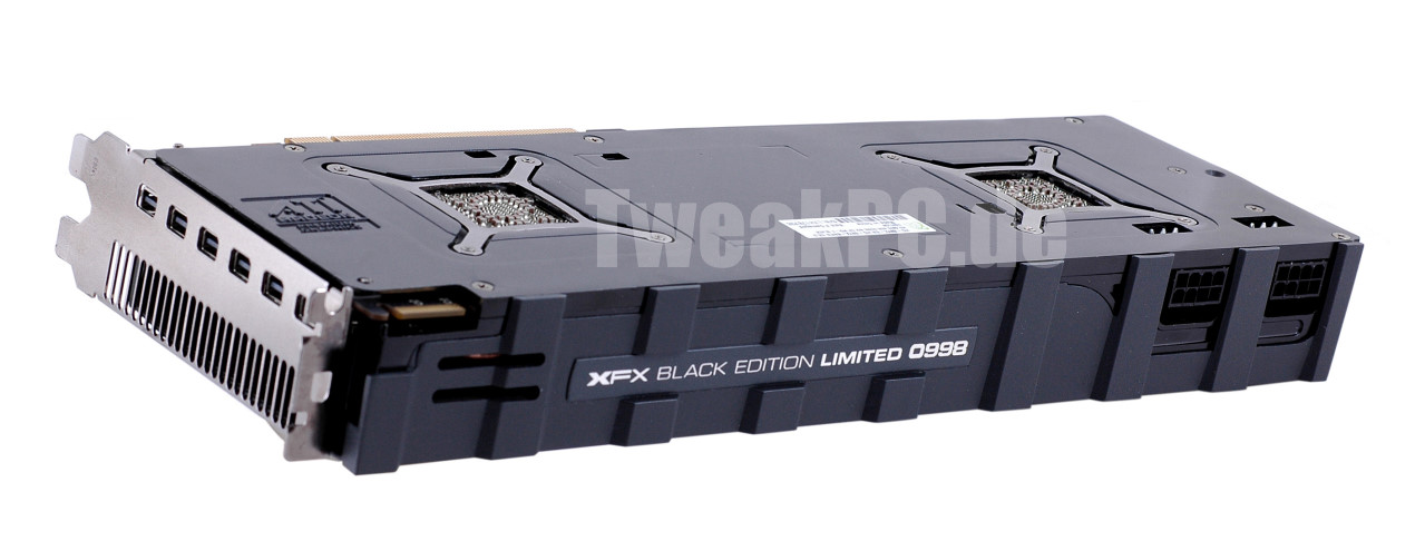 Immagine pubblicata in relazione al seguente contenuto: Foto delle top card Radeon HD 5970 Black Edition 4GB di XFX | Nome immagine: news13741_5.jpg