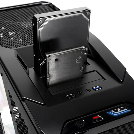 Immagine pubblicata in relazione al seguente contenuto: Thermaltake annuncia il case mid-tower V9 BlacX Edition | Nome immagine: news13828_1.jpg