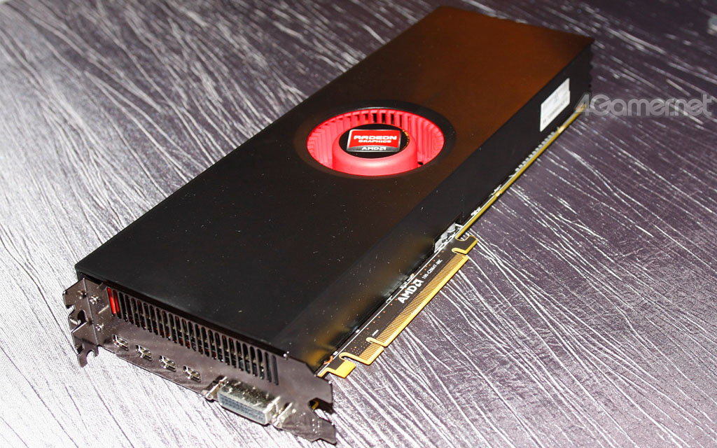 Immagine pubblicata in relazione al seguente contenuto: Nuove foto della video card dual-gpu AMD Radeon HD 6990 | Nome immagine: news14554_1.jpg