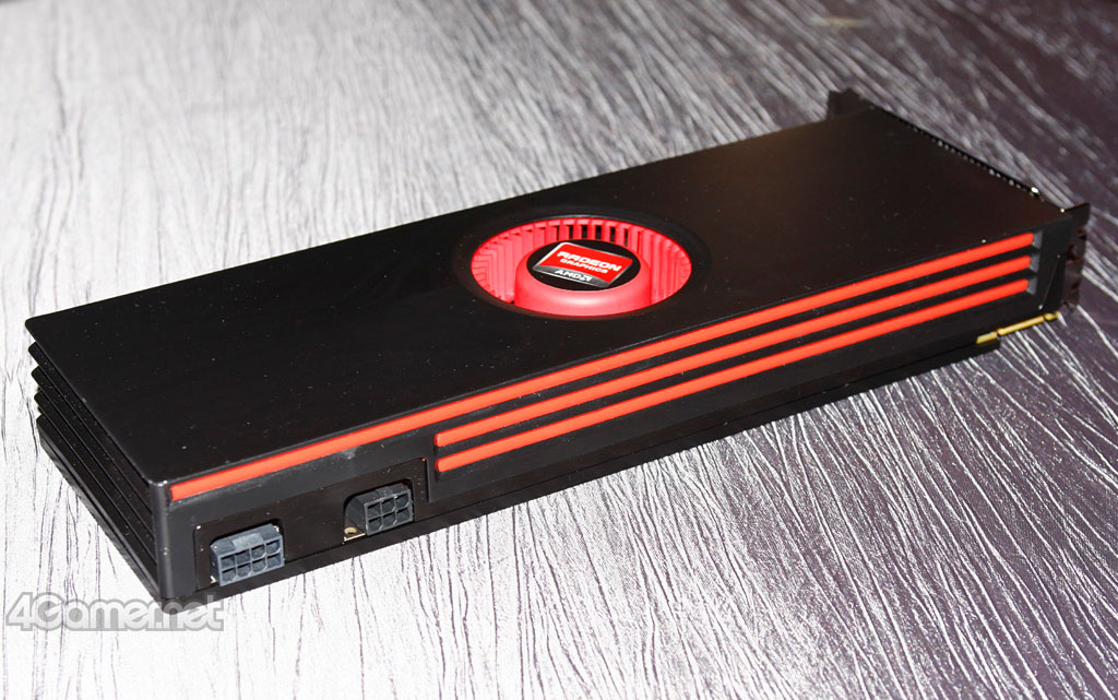 Immagine pubblicata in relazione al seguente contenuto: Nuove foto della video card dual-gpu AMD Radeon HD 6990 | Nome immagine: news14554_2.jpg
