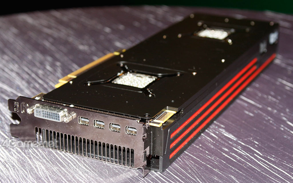 Immagine pubblicata in relazione al seguente contenuto: Nuove foto della video card dual-gpu AMD Radeon HD 6990 | Nome immagine: news14554_3.jpg