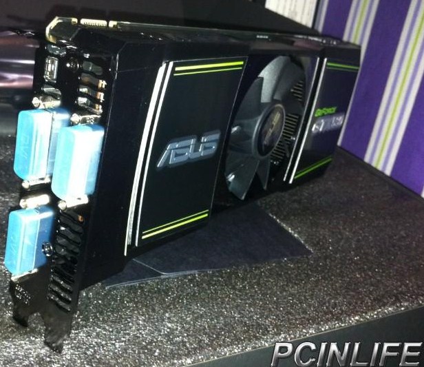 Immagine pubblicata in relazione al seguente contenuto: Prime foto della video card dual-gpu GeForce GTX 590 di ASUS | Nome immagine: news14855_4.jpg