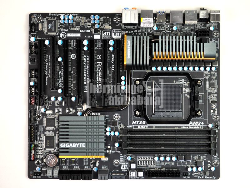 Immagine pubblicata in relazione al seguente contenuto: Foto della mobo GA-990FXA-UD7 di Gigabyte per cpu Bulldozer | Nome immagine: news15142_1.jpg