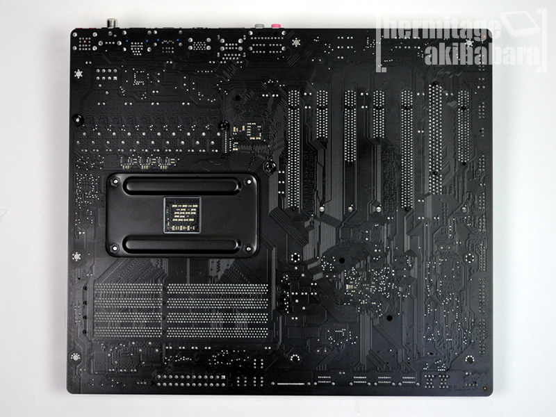 Immagine pubblicata in relazione al seguente contenuto: Foto della mobo GA-990FXA-UD7 di Gigabyte per cpu Bulldozer | Nome immagine: news15142_2.jpg