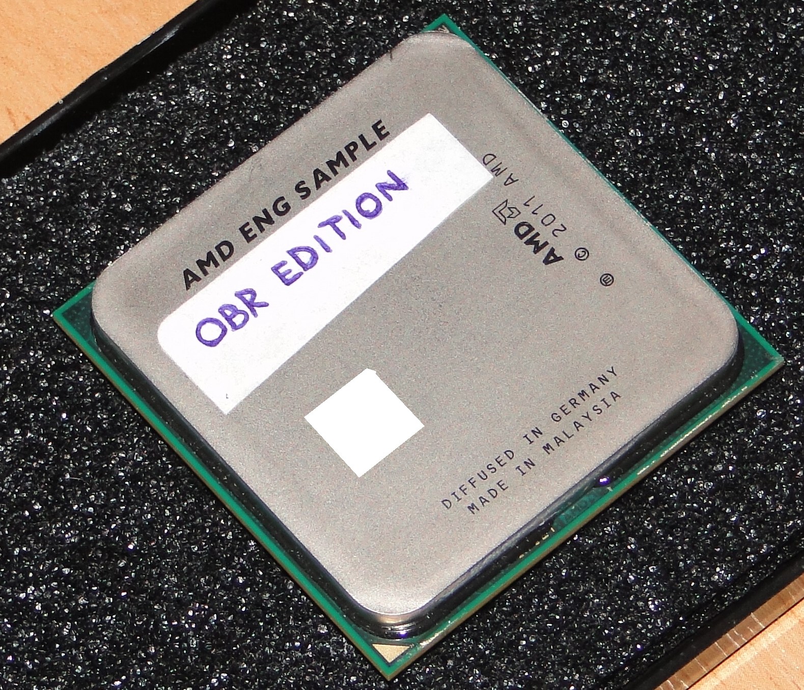 Immagine pubblicata in relazione al seguente contenuto: Foto e benchmark della cpu a 8 core Bulldozer di AMD | Nome immagine: news15282_1.jpg