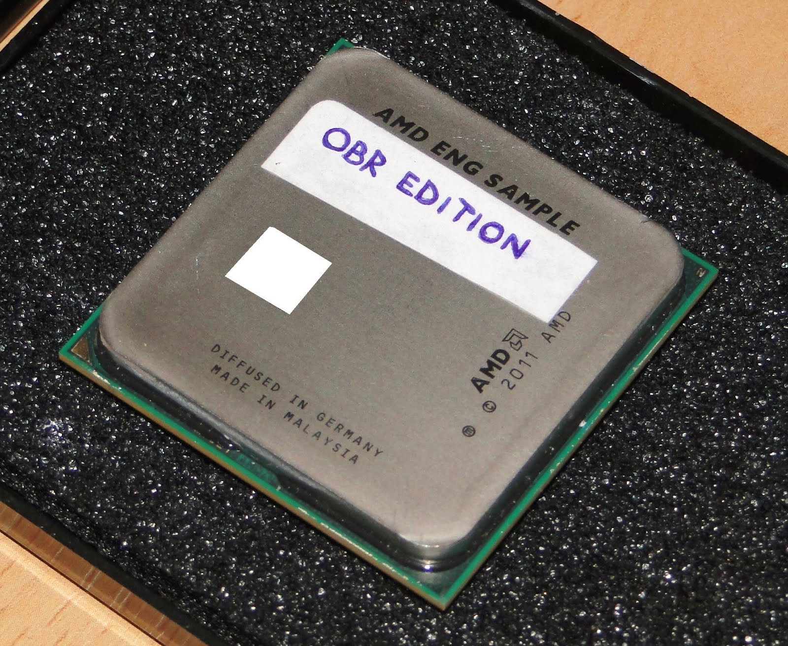 Immagine pubblicata in relazione al seguente contenuto: Foto e benchmark della cpu a 8 core Bulldozer di AMD | Nome immagine: news15282_7.jpg