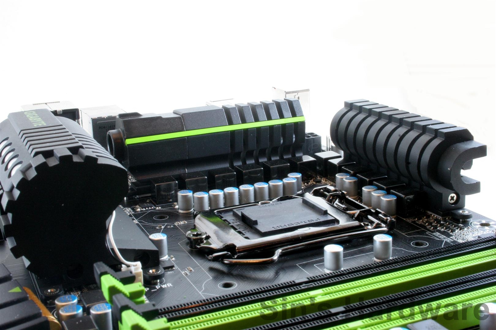 Immagine pubblicata in relazione al seguente contenuto: Nuove foto della mobo Gigabyte G1.Sniper 2 per gamer e OC | Nome immagine: news15487_3.jpg