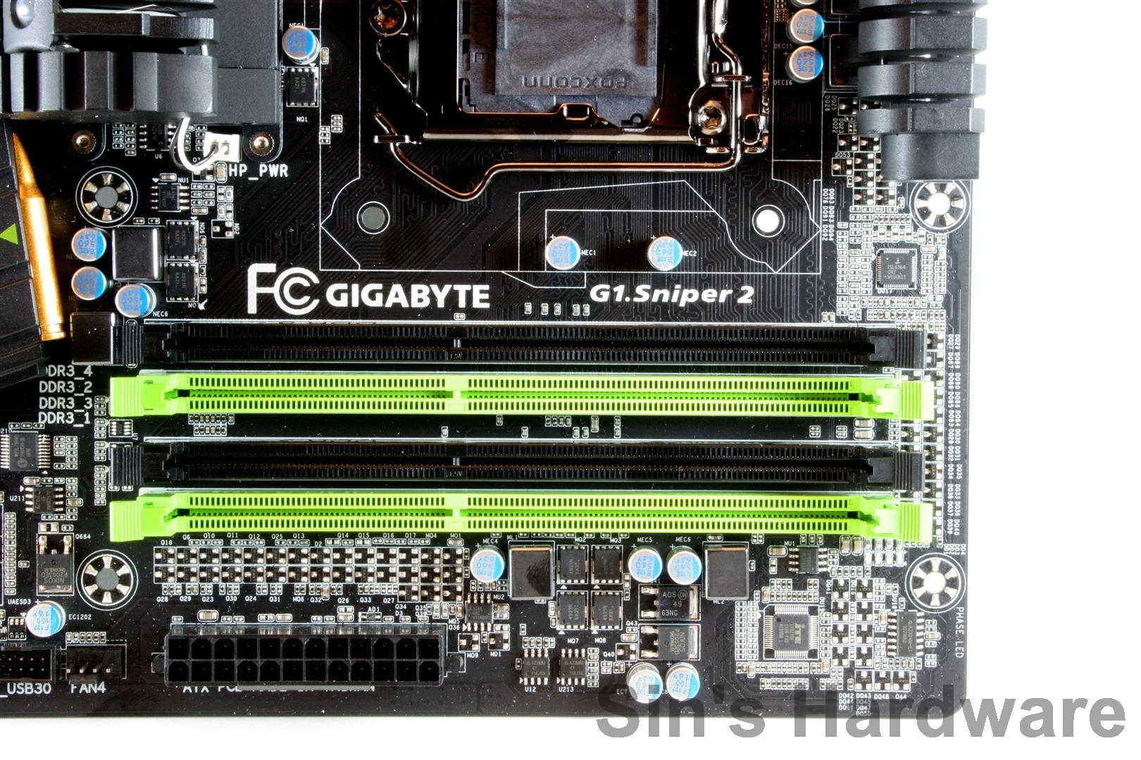 Immagine pubblicata in relazione al seguente contenuto: Nuove foto della mobo Gigabyte G1.Sniper 2 per gamer e OC | Nome immagine: news15487_4.jpg