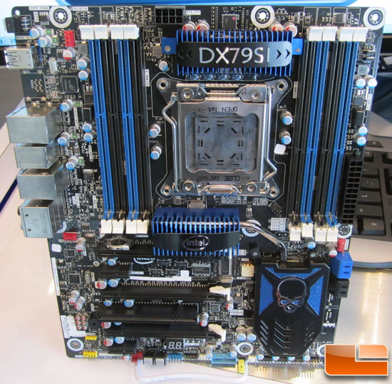 Media asset in full size related to 3dfxzone.it news item entitled as follows: Foto della mobo Intel Desktop Board DX79SI  cpu Sandy Bridge-E | Image Name: news15674_1.jpg