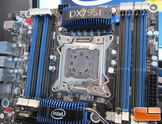 Immagine pubblicata in relazione al seguente contenuto: Foto della mobo Intel Desktop Board DX79SI  cpu Sandy Bridge-E | Nome immagine: news15674_2.jpg
