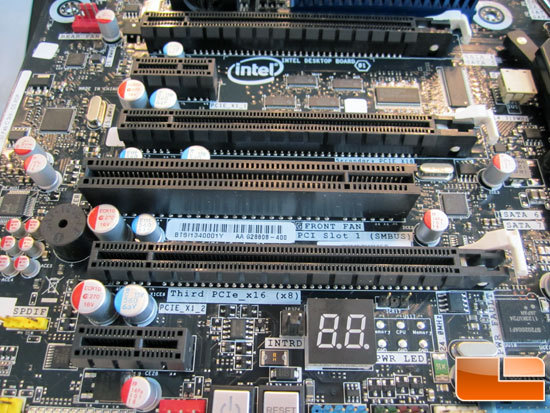 Media asset in full size related to 3dfxzone.it news item entitled as follows: Foto della mobo Intel Desktop Board DX79SI  cpu Sandy Bridge-E | Image Name: news15674_3.jpg