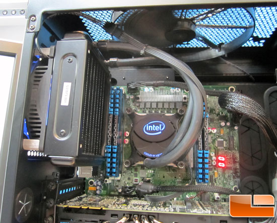 Immagine pubblicata in relazione al seguente contenuto: Intel mostra il cooler a liquido RTS2011LC per Sandy Bridge E | Nome immagine: news15681_2.jpg