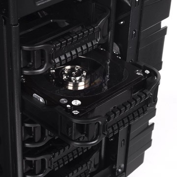 Immagine pubblicata in relazione al seguente contenuto: Thermaltake lancia il case Overseer RX-I concepito per il gaming | Nome immagine: news15797_4.jpg