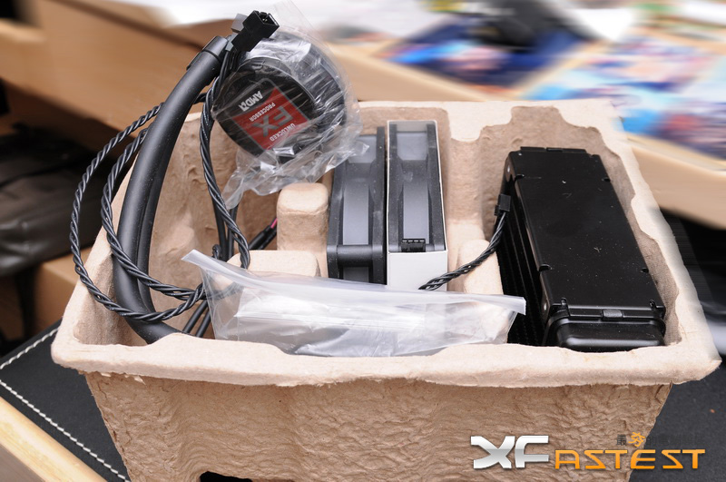 Media asset in full size related to 3dfxzone.it news item entitled as follows: Foto del cooler a liquido di AMD per i suoi processori FX | Image Name: news15851_1.jpg
