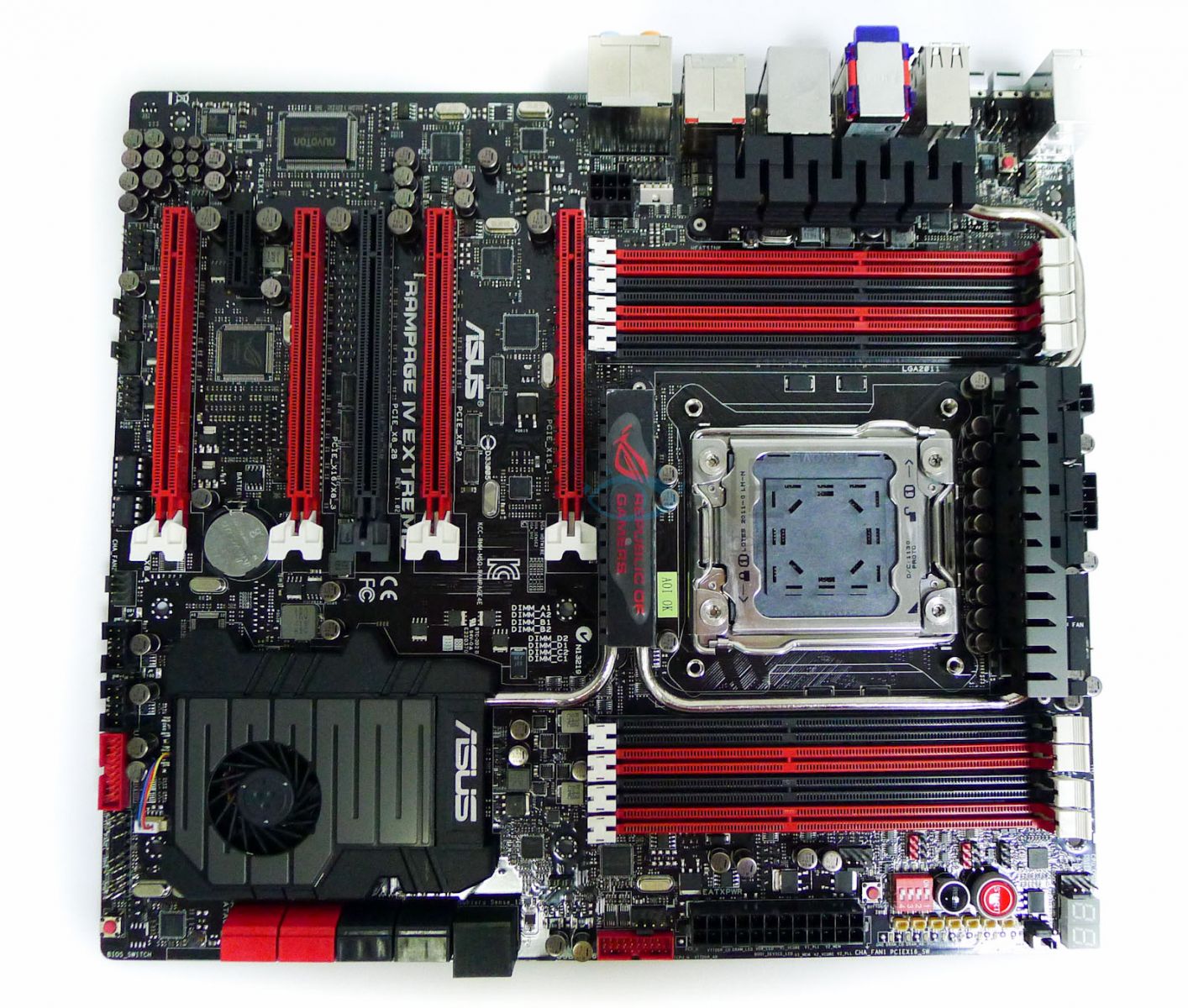 Immagine pubblicata in relazione al seguente contenuto: Dream Motherboard: ASUS ROG Rampage IV Extreme | Nome immagine: news15927_1.jpg