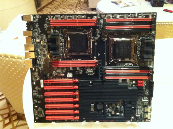 Immagine pubblicata in relazione al seguente contenuto: EVGA mostra la motherboard dual-socket SR-X per cpu LGA-2011 | Nome immagine: news16456_1.jpg