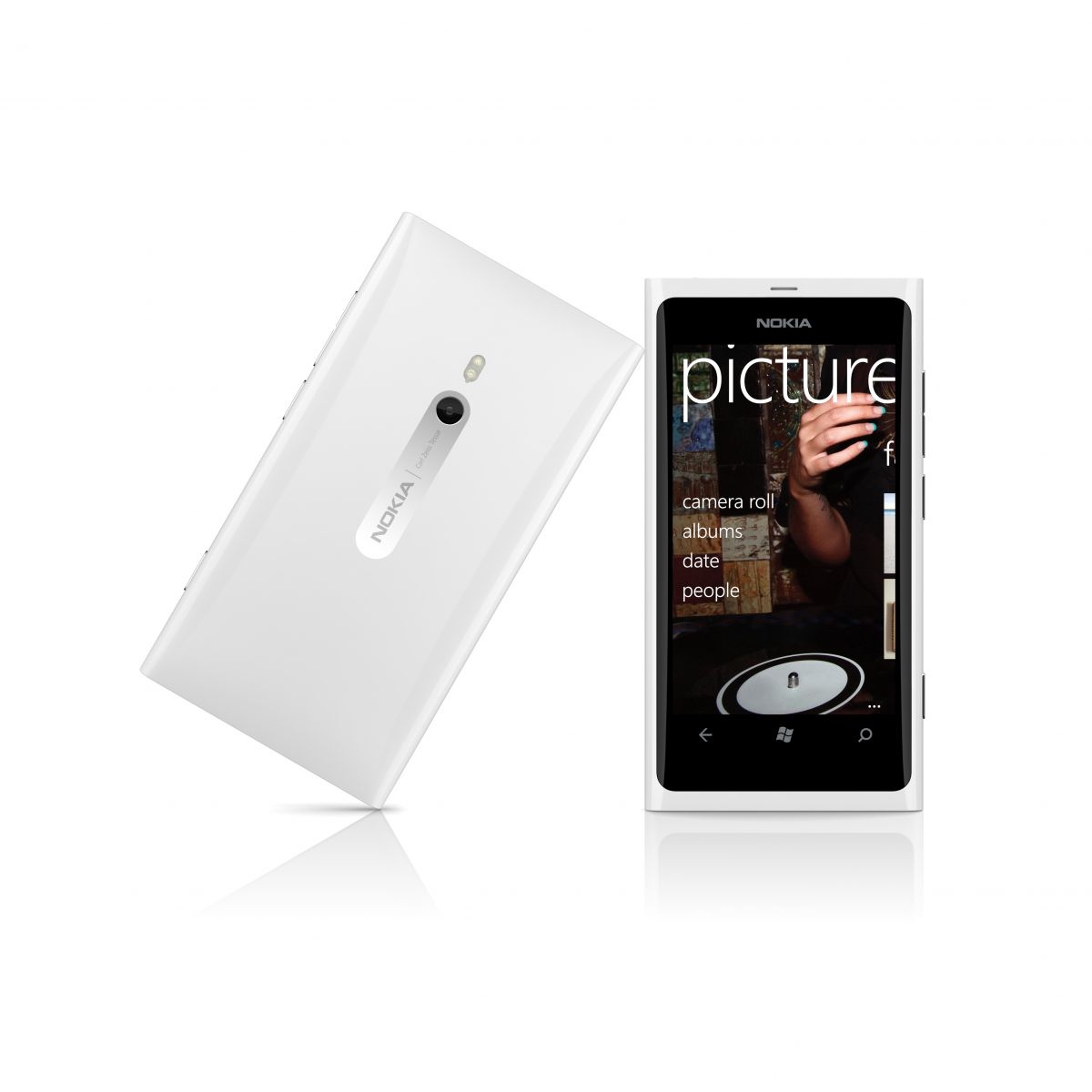 Immagine pubblicata in relazione al seguente contenuto: Nokia lancia lo smartphone Nokia Lumia 800 in versione bianca | Nome immagine: news16600_1.jpg