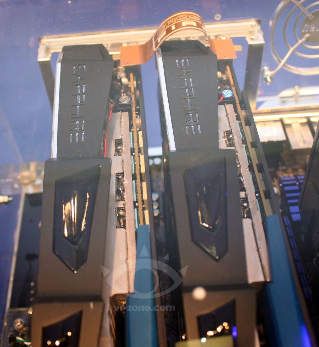 Immagine pubblicata in relazione al seguente contenuto: Sapphire mostra una card Radeon HD 7970 con 6GB di G-DDR5 | Nome immagine: news16767_3.jpg