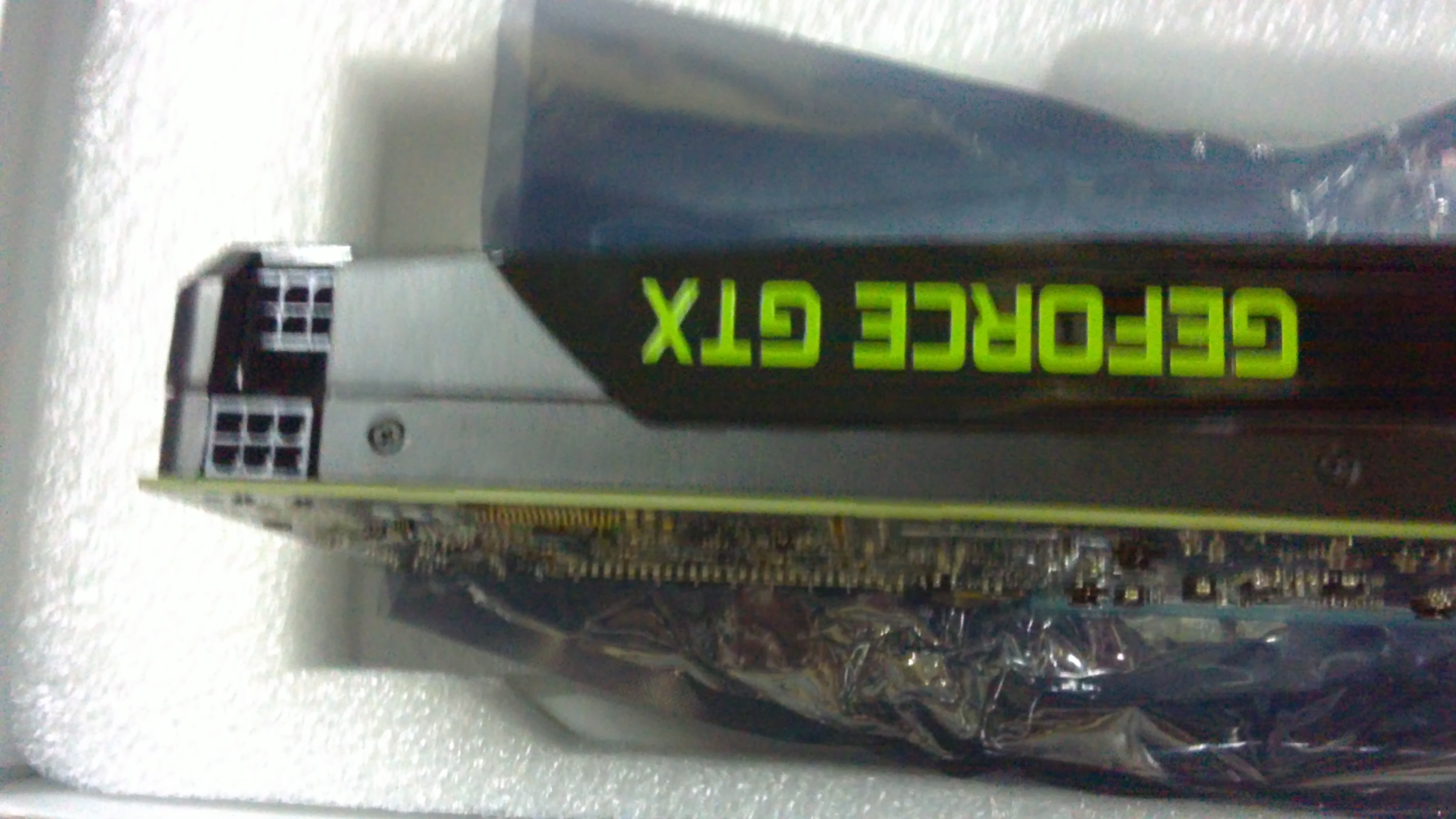 Immagine pubblicata in relazione al seguente contenuto: Prime foto della video card GeForce GTX 680 di GIGABYTE | Nome immagine: news16841_3.jpg