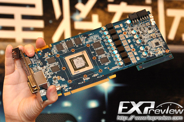 Immagine pubblicata in relazione al seguente contenuto: Foto di una GeForce GTX 680 di Galaxy dotata di 4GB di G-DDR5 | Nome immagine: news16886_2.jpg