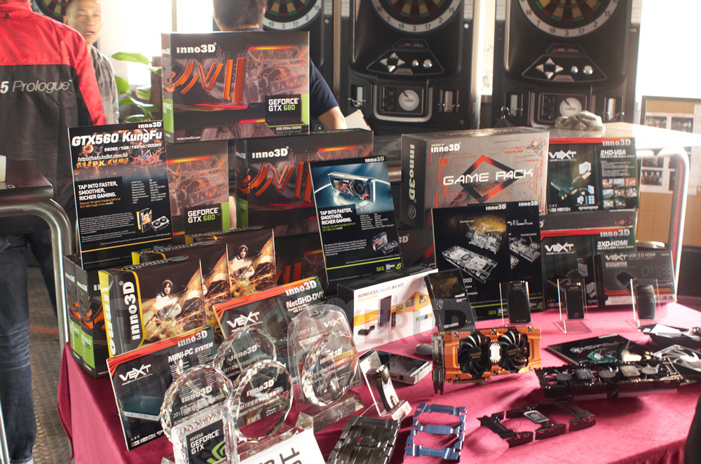 Immagine pubblicata in relazione al seguente contenuto: Foto della video card GeForce GTX 680 TwinFan di Inno3D | Nome immagine: news16948_2.jpg