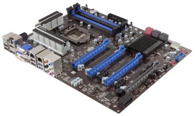 Immagine pubblicata in relazione al seguente contenuto: SAPPHIRE lancia la motherboard Pure Platinum Z77/K | Nome immagine: news16999_1.jpg